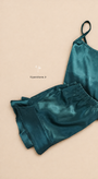 تاپ شورتک ساتن ابریشم 3060 طرح شورتک چین دار سبز